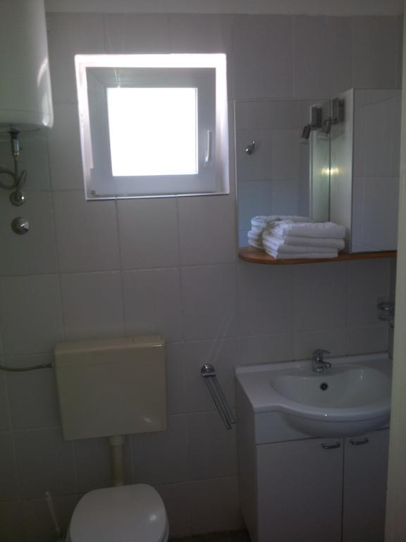 Apartment Viktor Сали Стая снимка