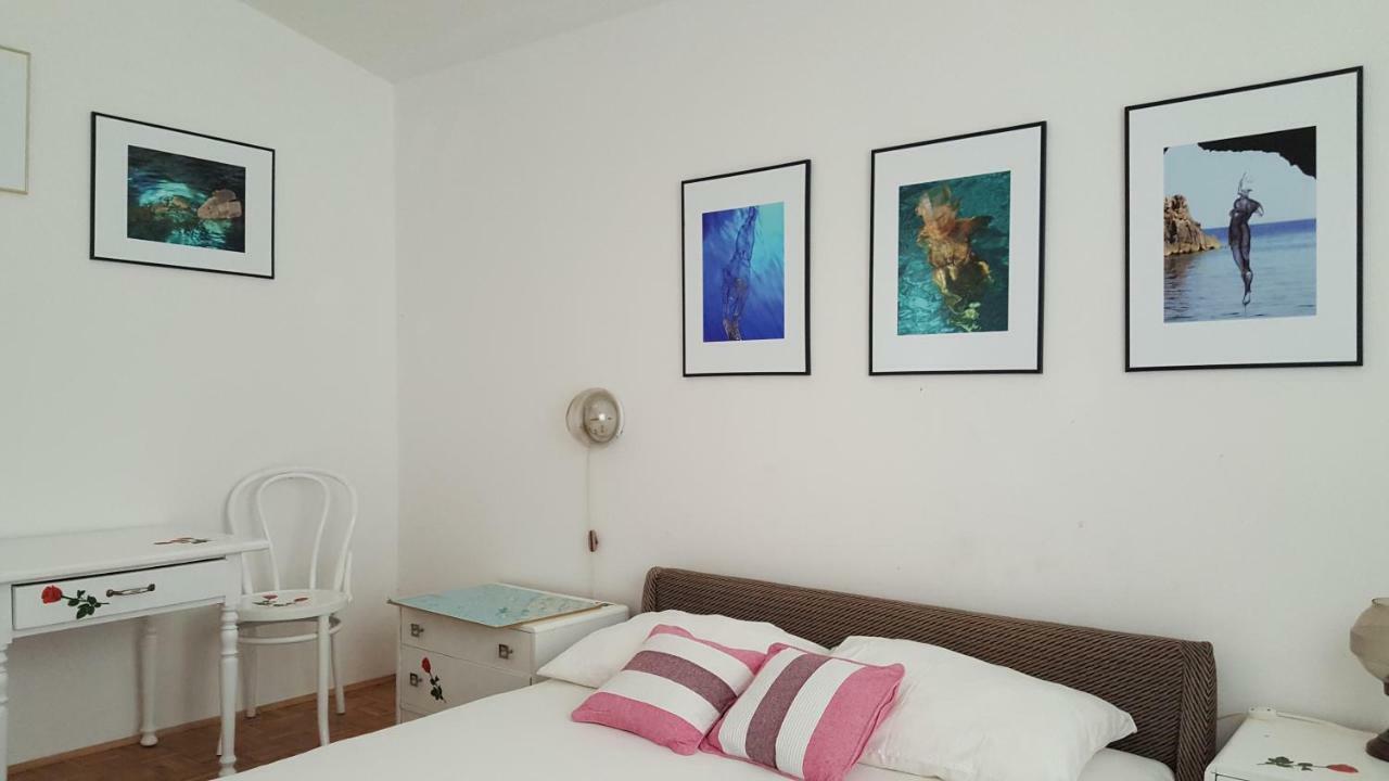 Apartment Viktor Сали Екстериор снимка
